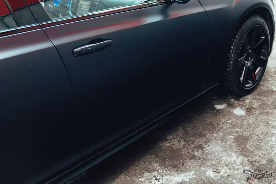 Обновленный Chrysler 300C! Кузовной ремонт и полный окрас кузова, оклейка матовым полиуретаном, комплексная шумоизоляция и сабвуферное звено, плановое ТО